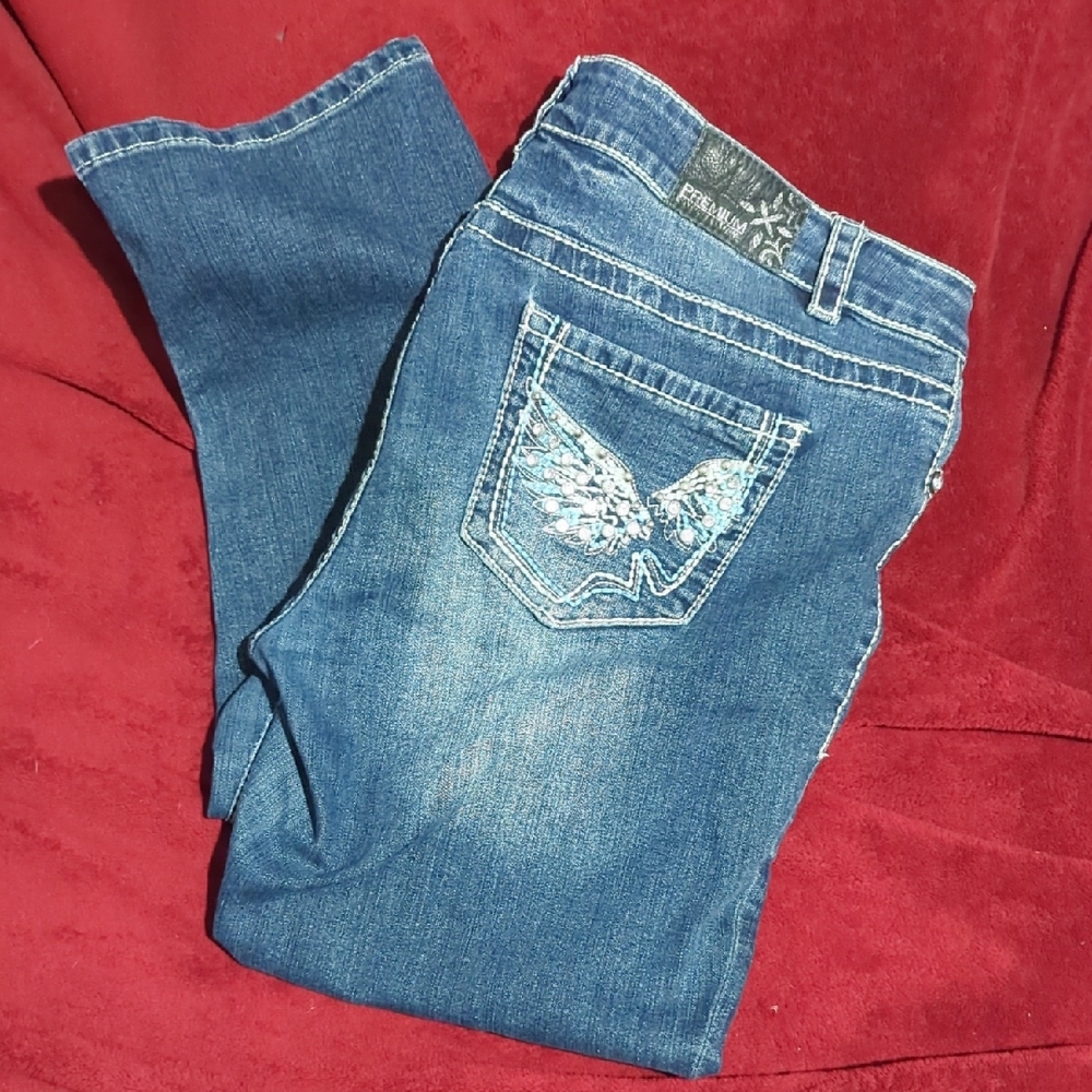 Women's Blue Crop Jeans with Embroidered Pocket